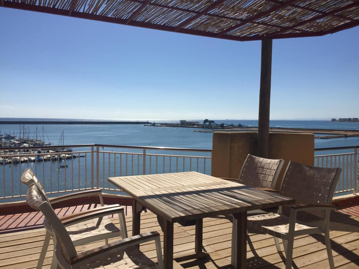 Marina Breeze Apartment Торевиеха Екстериор снимка