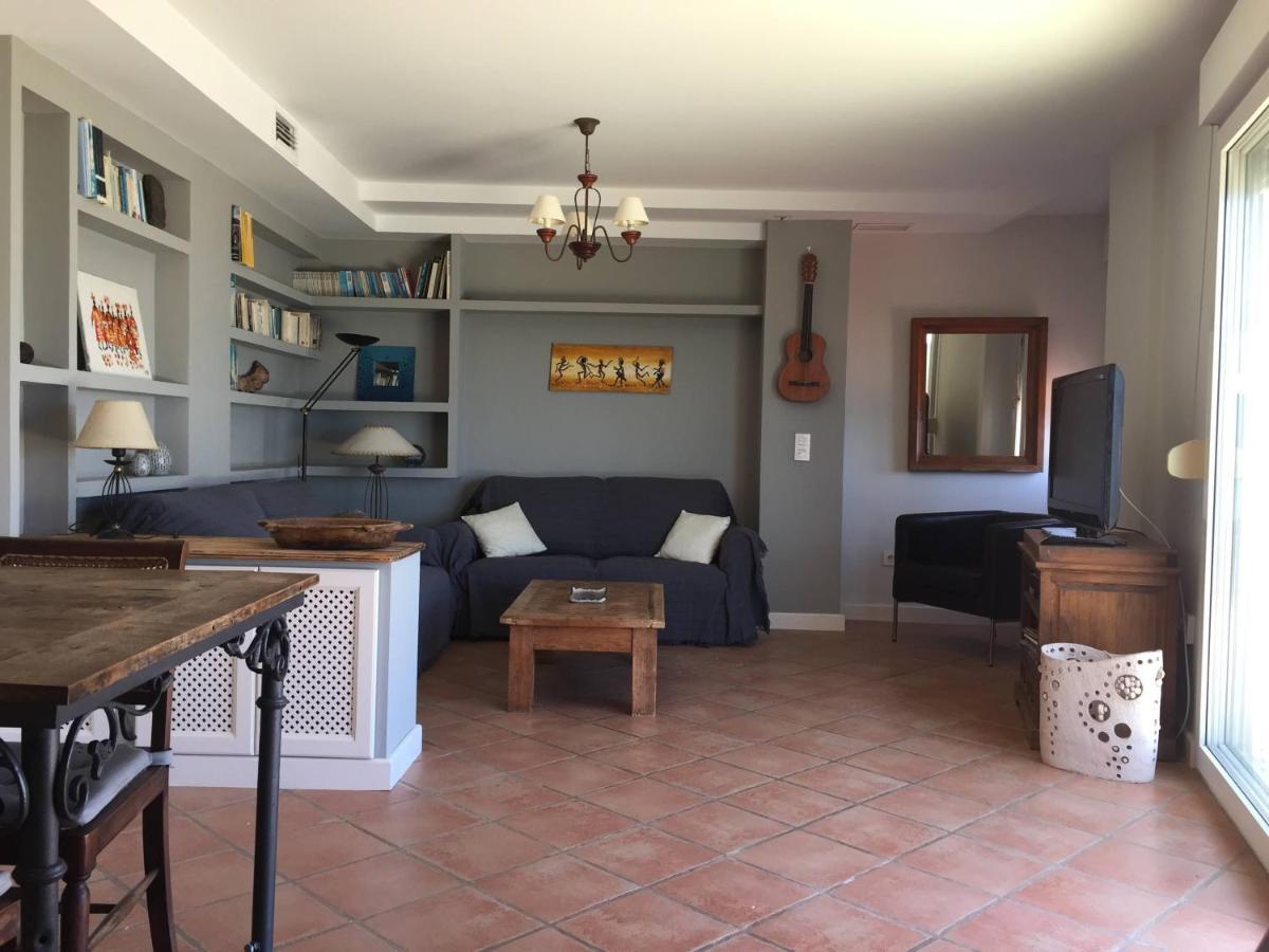 Marina Breeze Apartment Торевиеха Екстериор снимка